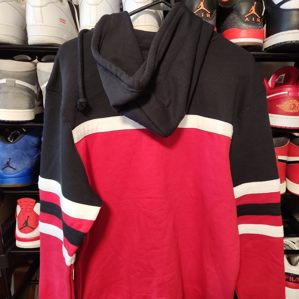 Chicago Bulls Hoodie in Red and Black - Picture 2 of 4